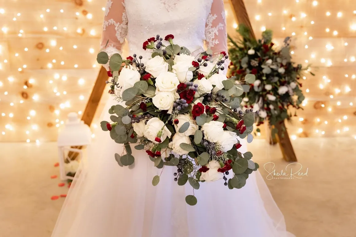 red and white bridal bouquet